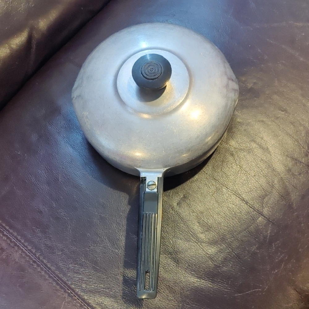 Magnalite Wagner Ware Sydney I Aluminum Pan with Handle With Lid